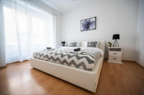 Bright and Modern 1BDR Apartment in the Center